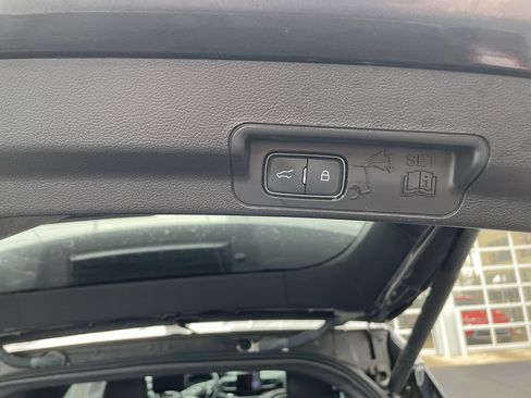 Used 2020 Ford Explorer Limited image 11