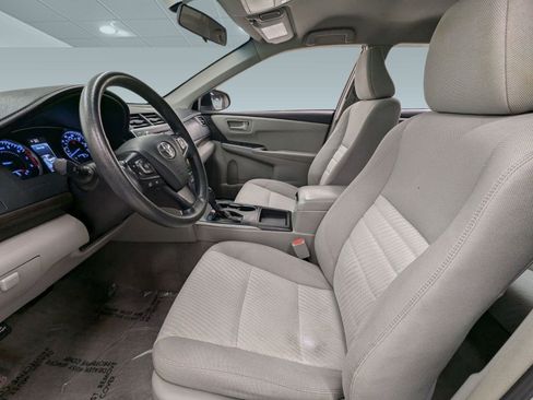 Used 2017 Toyota Camry LE image 4