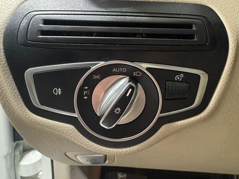 Used 2018 Mercedes-Benz GLC 300 4MATIC image 15