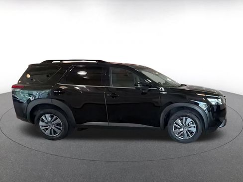 Used 2025 Nissan Pathfinder SV FWD image 16