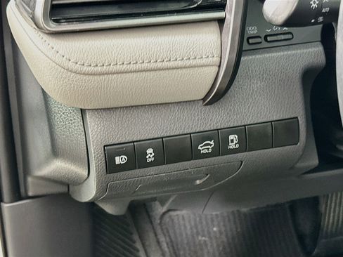 Used 2020 Toyota Camry XLE FWD image 17