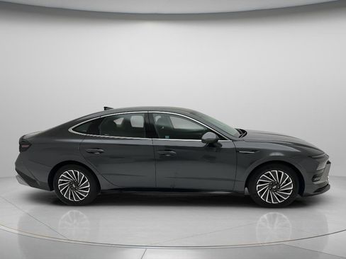 Used 2025 Hyundai Sonata SEL FWD image 3