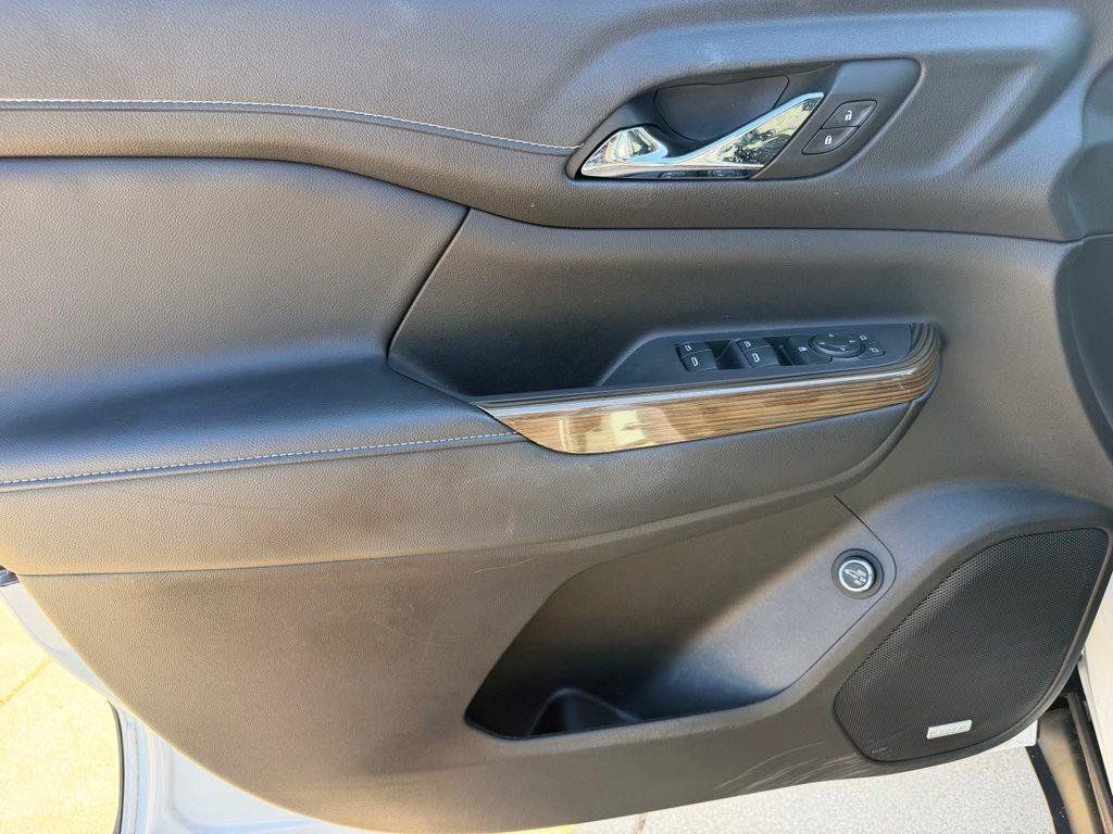 Used 2022 GMC Acadia SLE w/ Driver Convenience Package FWD image 14
