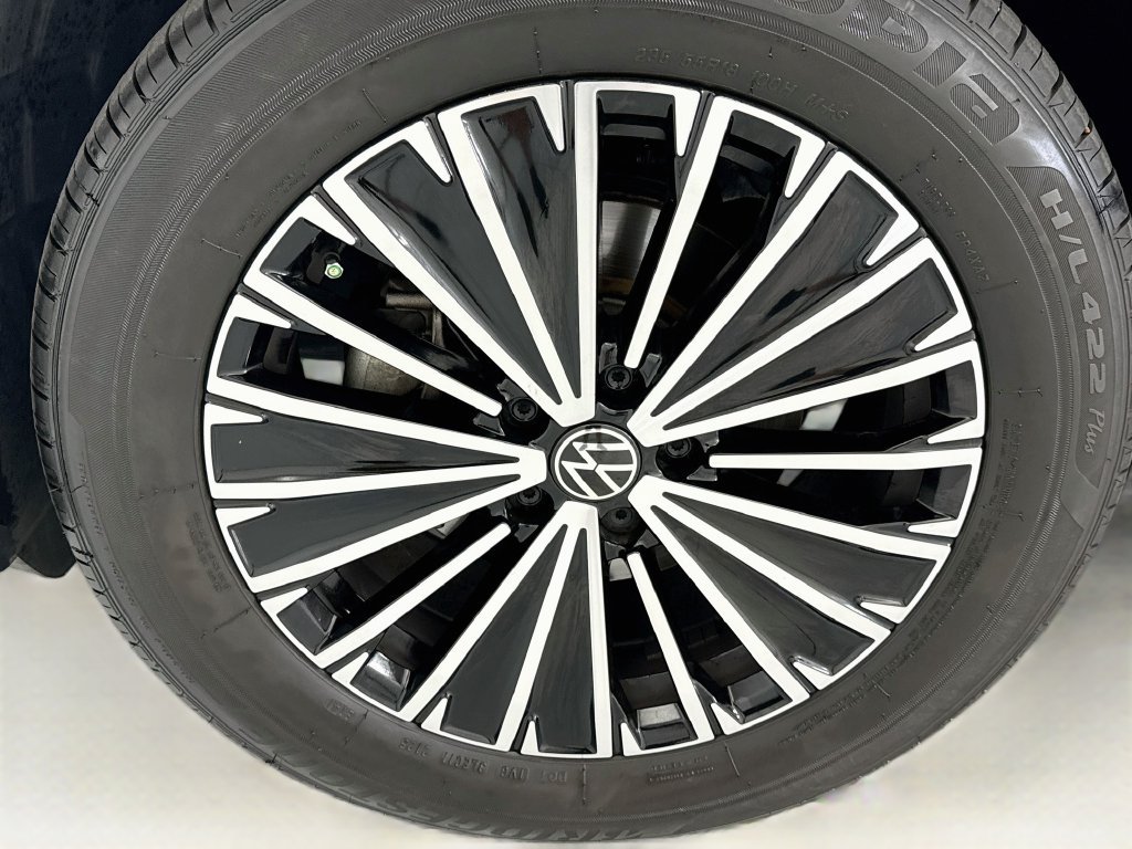Used 2025 Volkswagen Tiguan S w/ 18" Wheel Package FWD image 28