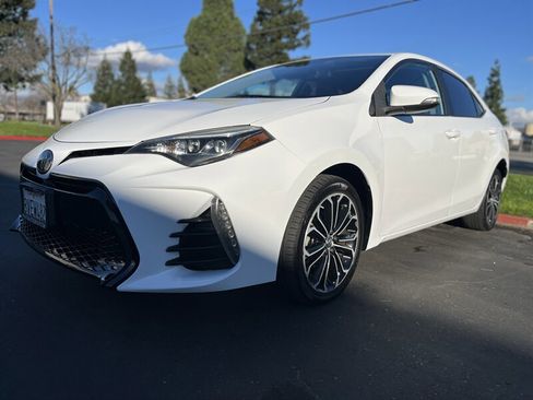 Used 2017 Toyota Corolla SE w/ SE Premium Package image 7