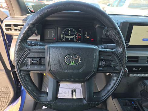 Used 2024 Toyota Tacoma SR5 AWD/4WD image 7