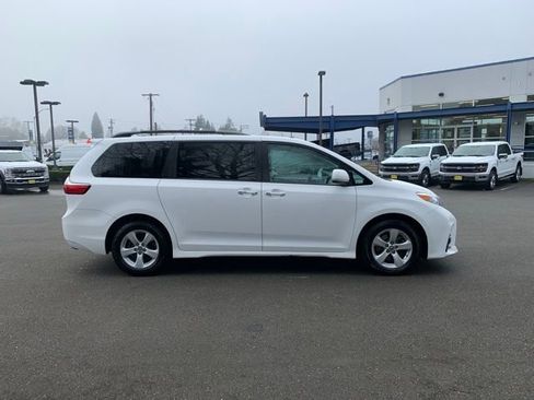 Used 2019 Toyota Sienna LE image 7