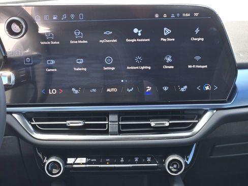 New 2026 Chevrolet Equinox EV LT image 8