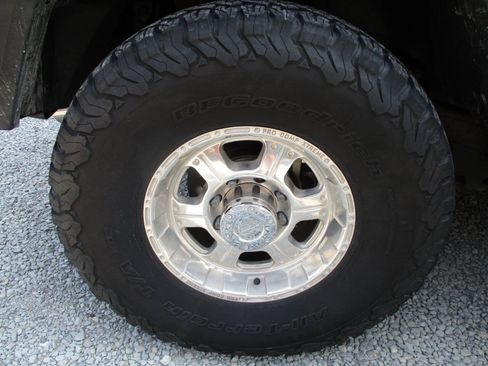 Used 2005 HUMMER H2 w/ Preferred Equipment Group AWD/4WD image 38