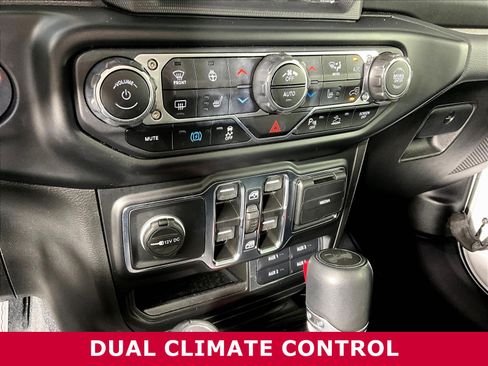 Used 2022 Jeep Wrangler Unlimited Sahara AWD/4WD image 14