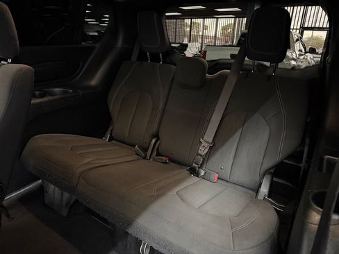 Used 2018 Chrysler Pacifica Touring Plus w/ S Appearance Package FWD image 39