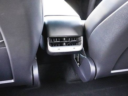 Used 2021 Tesla Model Y Long Range AWD/4WD image 29