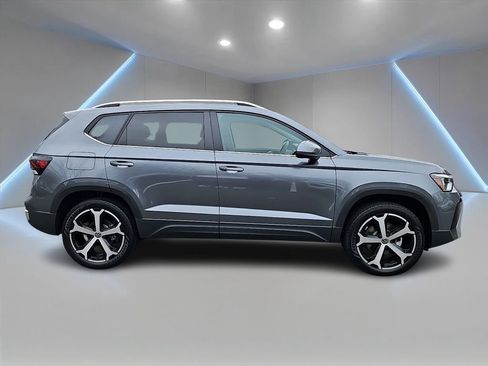 New 2026 Volkswagen Taos SEL image 4