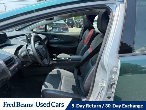 Used 2025 Toyota Prius Plug-In Hybrid FWD image 25
