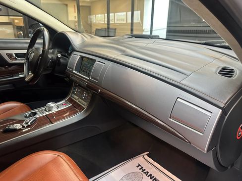 Used 2011 Jaguar XF Premium RWD image 30