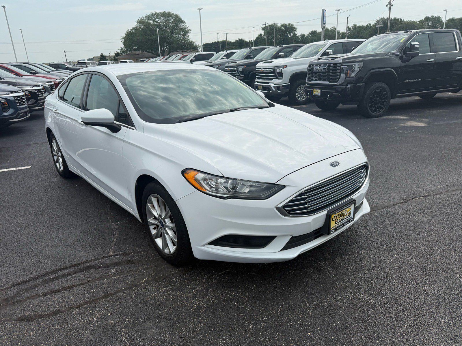 Used 2017 Ford Fusion SE w/ Fusion SE Technology Package FWD image 4