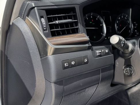 Used 2018 Lexus LX 570 4WD image 14