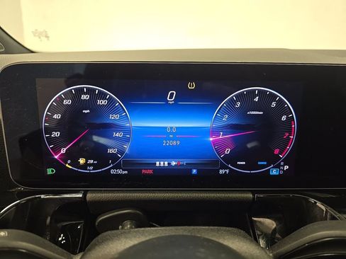 Used 2025 Mercedes-Benz GLA 250 image 12