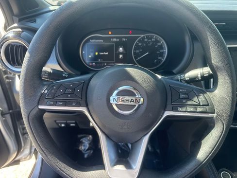 Used 2020 Nissan Kicks SV image 13