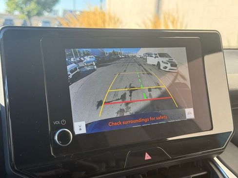 Used 2024 Toyota Venza LE image 14