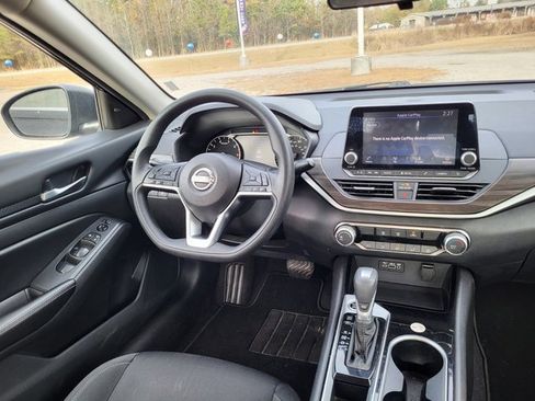 Used 2024 Nissan Altima 2.5 SV image 15