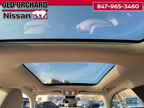 Used 2022 Mercedes-Benz GLB 250 4MATIC w/ Premium Package Lite image 14