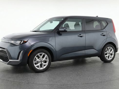 Used 2025 Kia Soul LX w/ LX Technology Package FWD image 3