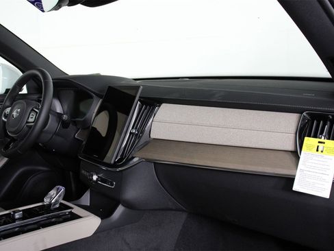 New 2026 Volvo XC90 B6 Plus w/ Protection Package Premier image 9