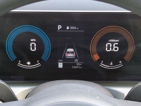 Certified 2025 Hyundai Tucson SE image 30