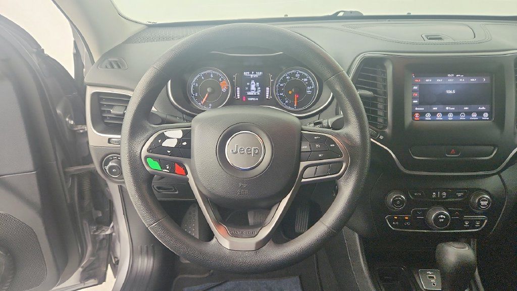 Used 2019 Jeep Cherokee Latitude w/ Popular Appearance Group FWD image 16