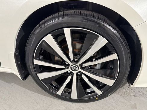 Used 2019 Nissan Altima 2.5 SR w/ SR Premium Package image 17