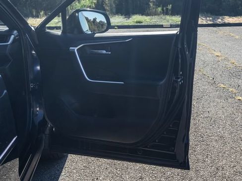 Used 2020 Toyota RAV4 XSE w/ Carpet Mat Package AWD/4WD image 14