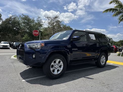Used 2018 Toyota 4Runner SR5 AWD/4WD image 28