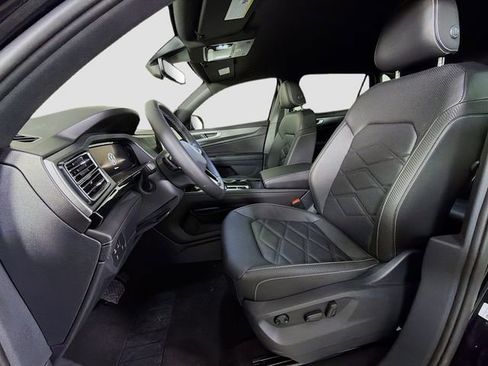 New 2026 Volkswagen Atlas Cross Sport SE FWD image 11
