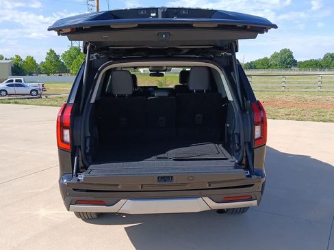 Used 2025 Ford Expedition Platinum AWD/4WD image 9