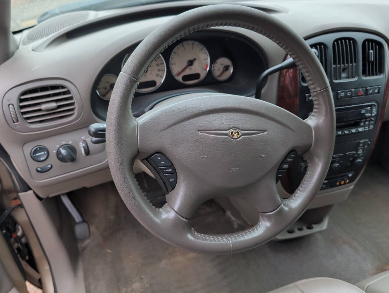 Used 2003 Chrysler Town & Country LXi FWD image 34