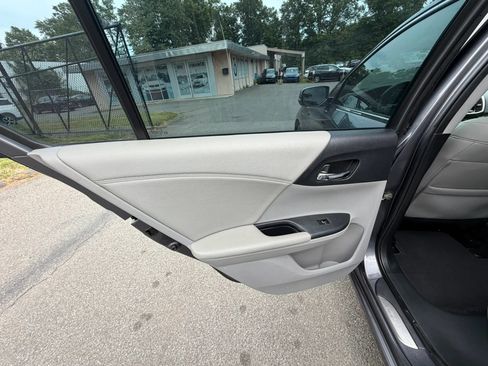 Used 2017 Honda Accord EX-L image 20