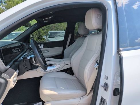 Used 2024 Mercedes-Benz GLS 450 4MATIC image 11