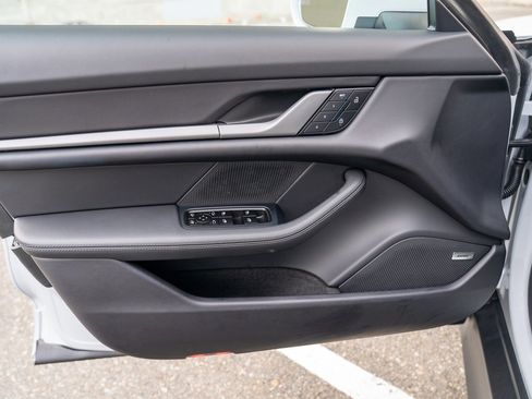 Used 2025 Porsche Taycan image 10