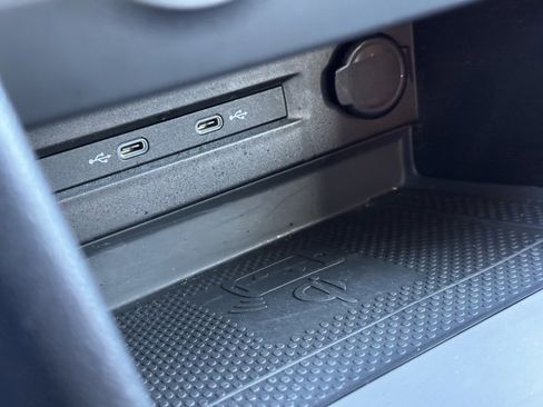 Used 2022 Volkswagen Taos SE image 32