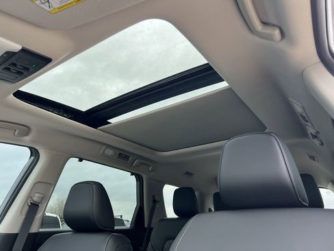 New 2026 Nissan Pathfinder Platinum FWD image 14