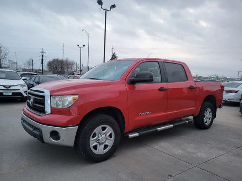 Used 2011 Toyota Tundra 4x4 CrewMax image 3