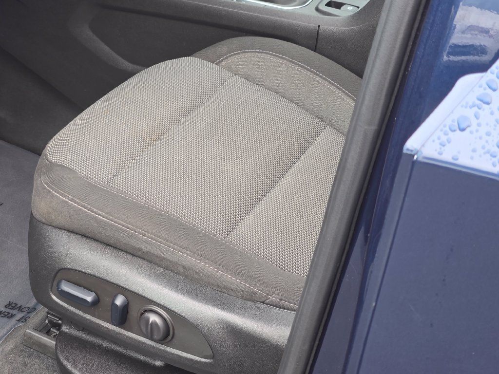 Used 2023 Chevrolet Traverse LT FWD image 32