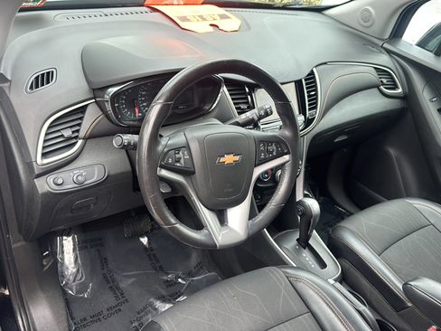 Used 2018 Chevrolet Trax LT w/ LT Convenience Package image 10
