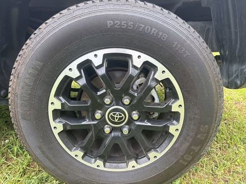 Used 2025 Toyota Tacoma SR5 AWD/4WD image 17