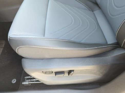 Used 2026 Volkswagen Tiguan SE FWD image 37