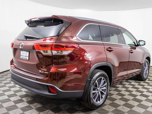 Used 2017 Toyota Highlander XLE AWD/4WD image 18