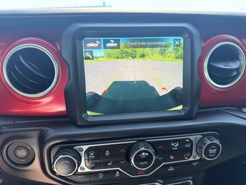 Used 2023 Jeep Gladiator Rubicon w/ Cold Weather Group AWD/4WD image 25