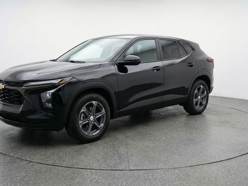 Used 2025 Chevrolet Blazer LT FWD image 3