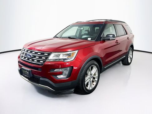 Used 2017 Ford Explorer XLT w/ Equipment Group 202A FWD image 3
